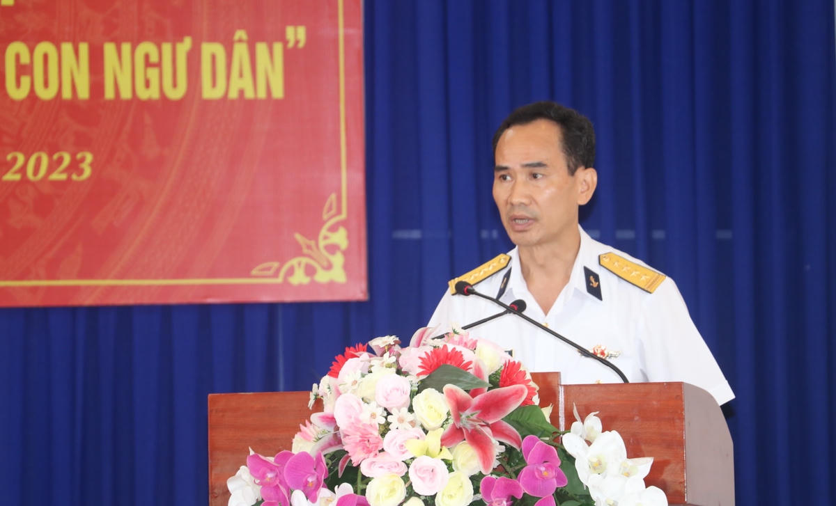 Đại tá Nguyễn Hữu Thoan phát biểu tại Lễ công bố quyết định hoạt động “Hải quân nhận đỡ đầu con ngư dân”.