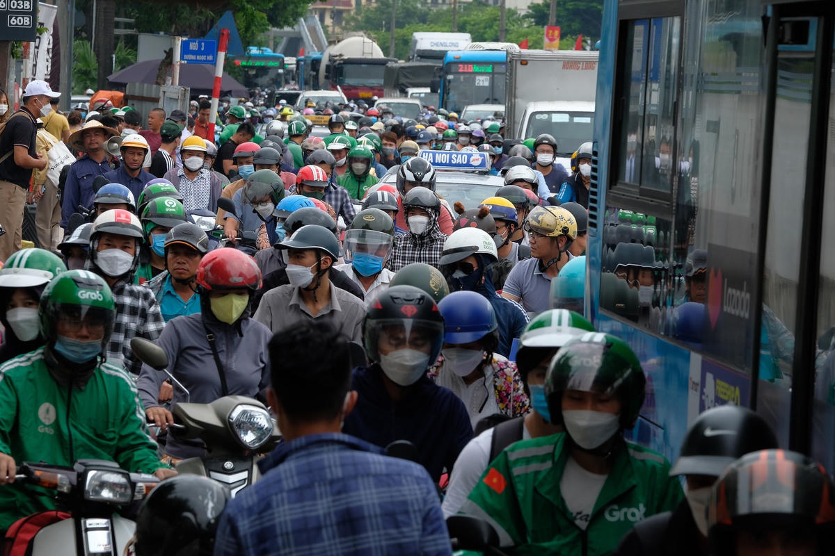 Cửa ngõ Hà Nội ùn tắc 