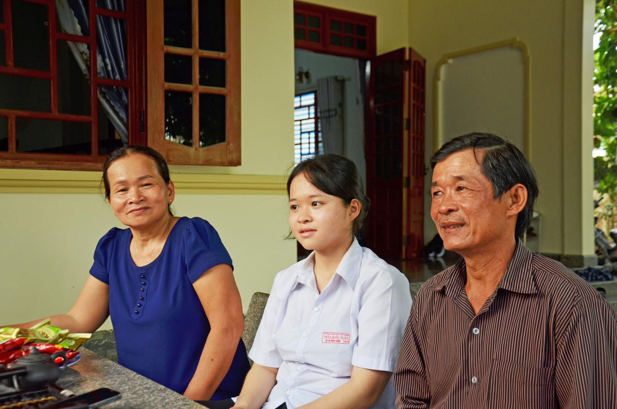 Em Thắm chia sẻ với mọi người về niềm vui khi đạt kết quả cao kỳ thi THPT năm 2023.