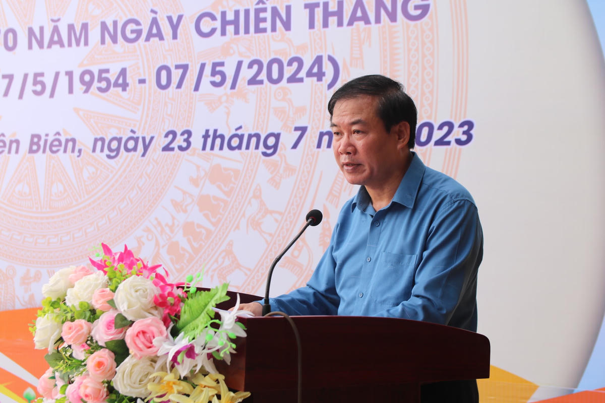 Ông Lò Văn Mừng, Chủ tịch Ủy ban MTTQ tỉnh Điện Biên phát biểu tại buổi lễ.