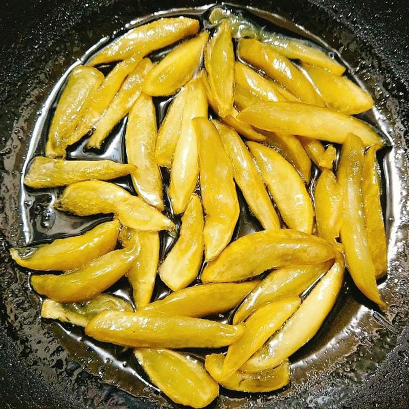 Chế biến mứt xoài.