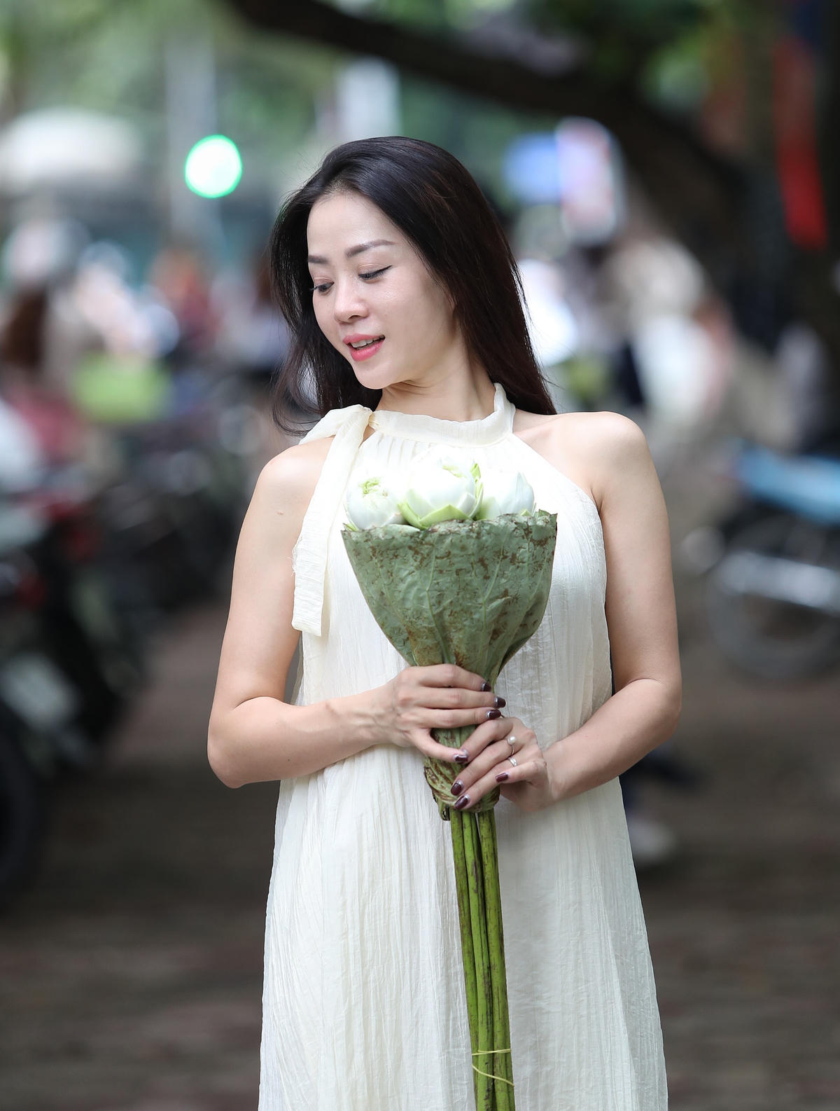 "Do nhà cũng khá ở gần với Phố Phan Đình Phùng nên năm nào tôi cũng đến đây để chụp một bộ ảnh về mùa Thu. Dù năm nào cũng chụp với mùa Thu tại nơi đây. Nhưng mỗi khi đến đây tôi lại cảm thấy choáng ngợp, khi được đắm chìm trong sự mát mẻ đẹp đẽ.