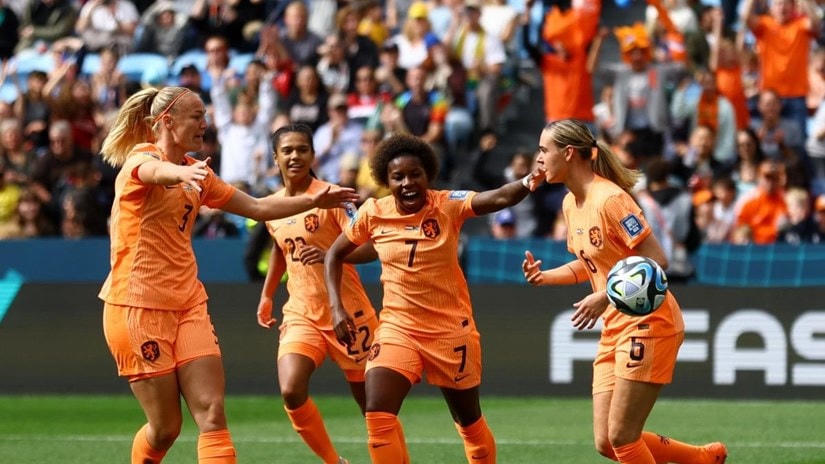 Niềm vui của Hà Lan sau bàn thắng của Jill Roord. (Nguồn: Reuters).