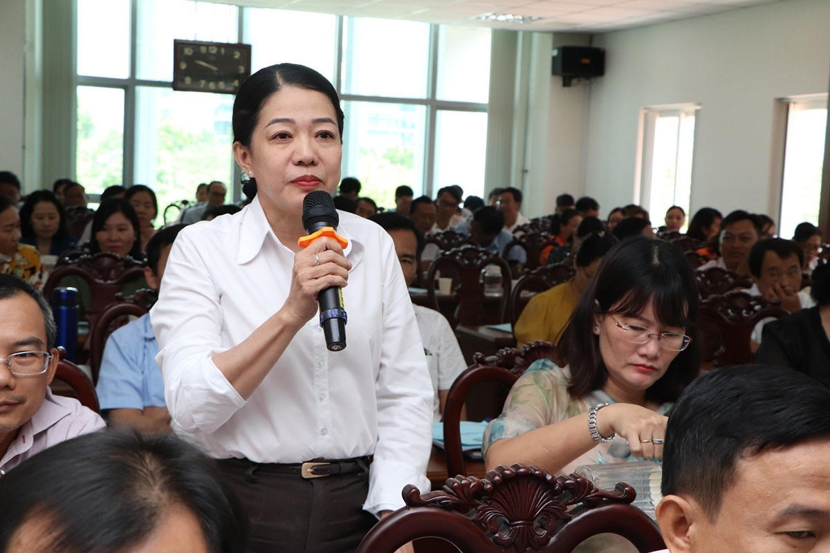 Đại biểu dự hội nghị thảo luận. 