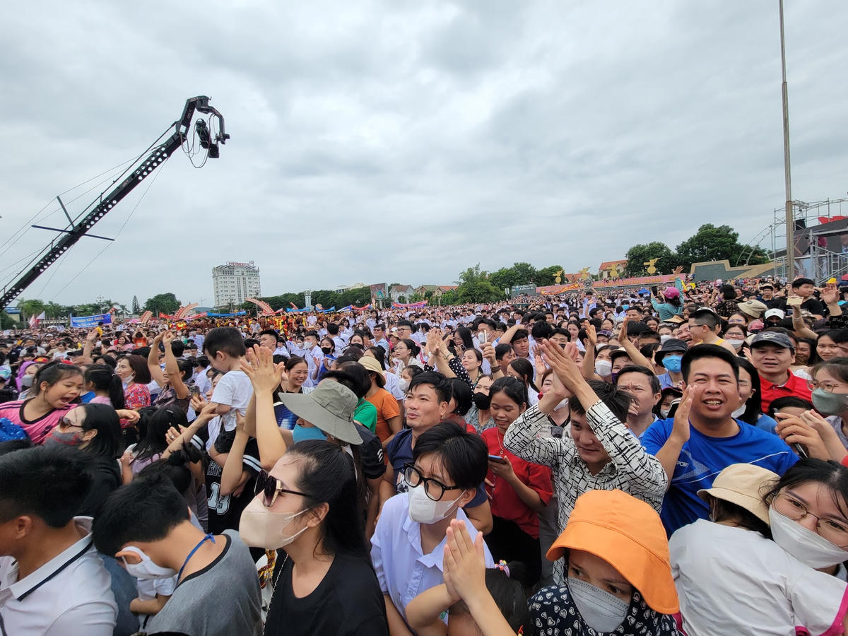 Niềm vui sướng trở lại khi Mạnh đua về đích, cạnh tranh vị trí quán quân.