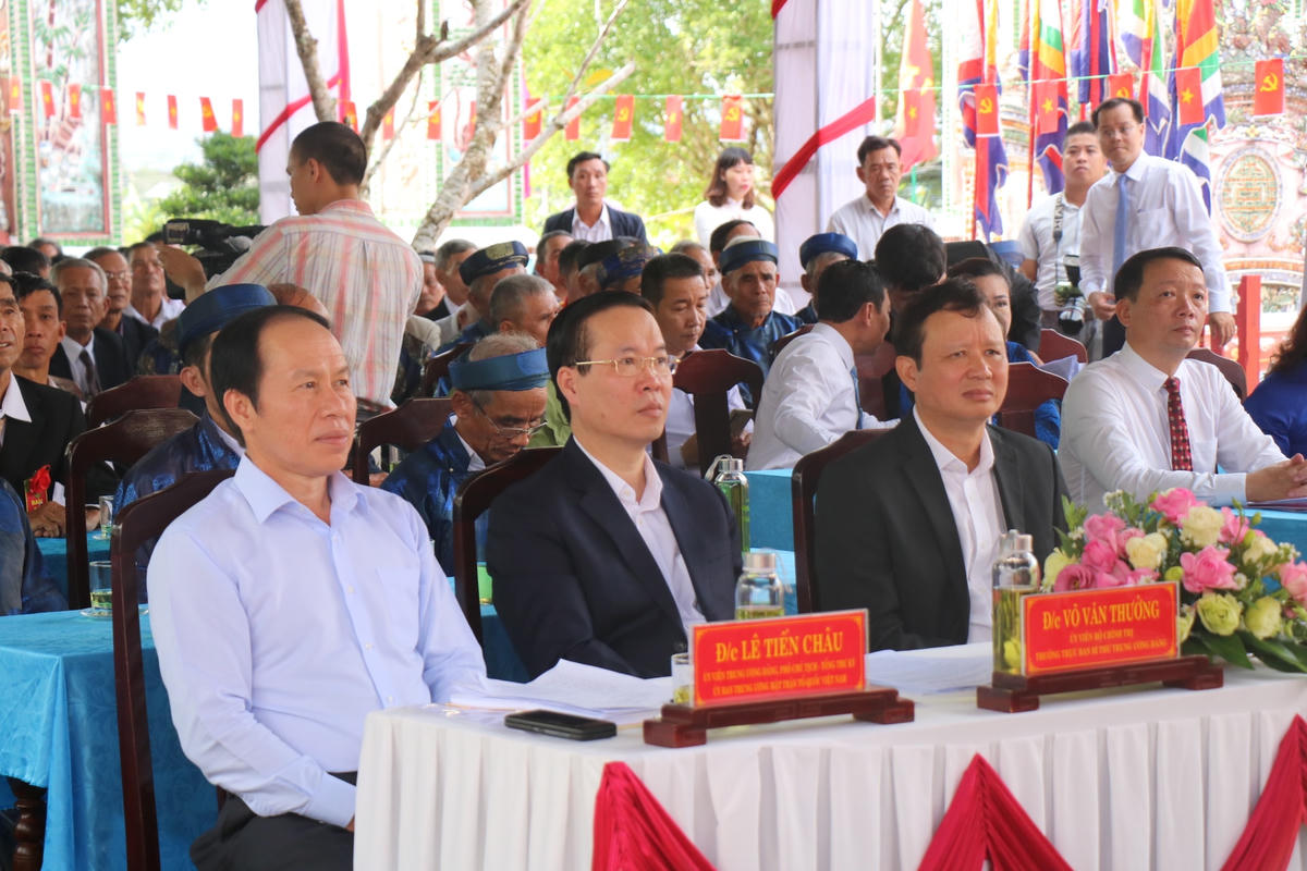 Thường trực Ban Bí thư Võ Văn Thưởng và Phó Chủ tịch - Tổng thư ký UBTƯ MTTQ Việt Nam Lê Tiến Châu tại Ngày hội Đại đoàn kết toàn dân tộc.