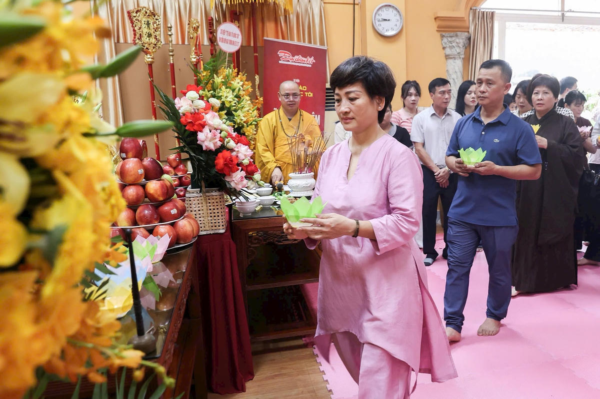 Bà Phan Minh Thu - Nhà sáng lập Senplus, Phó trưởng Ban Tổ chức sự kiện, Phó Ban Giám khảo cuộc vận động sáng tác 