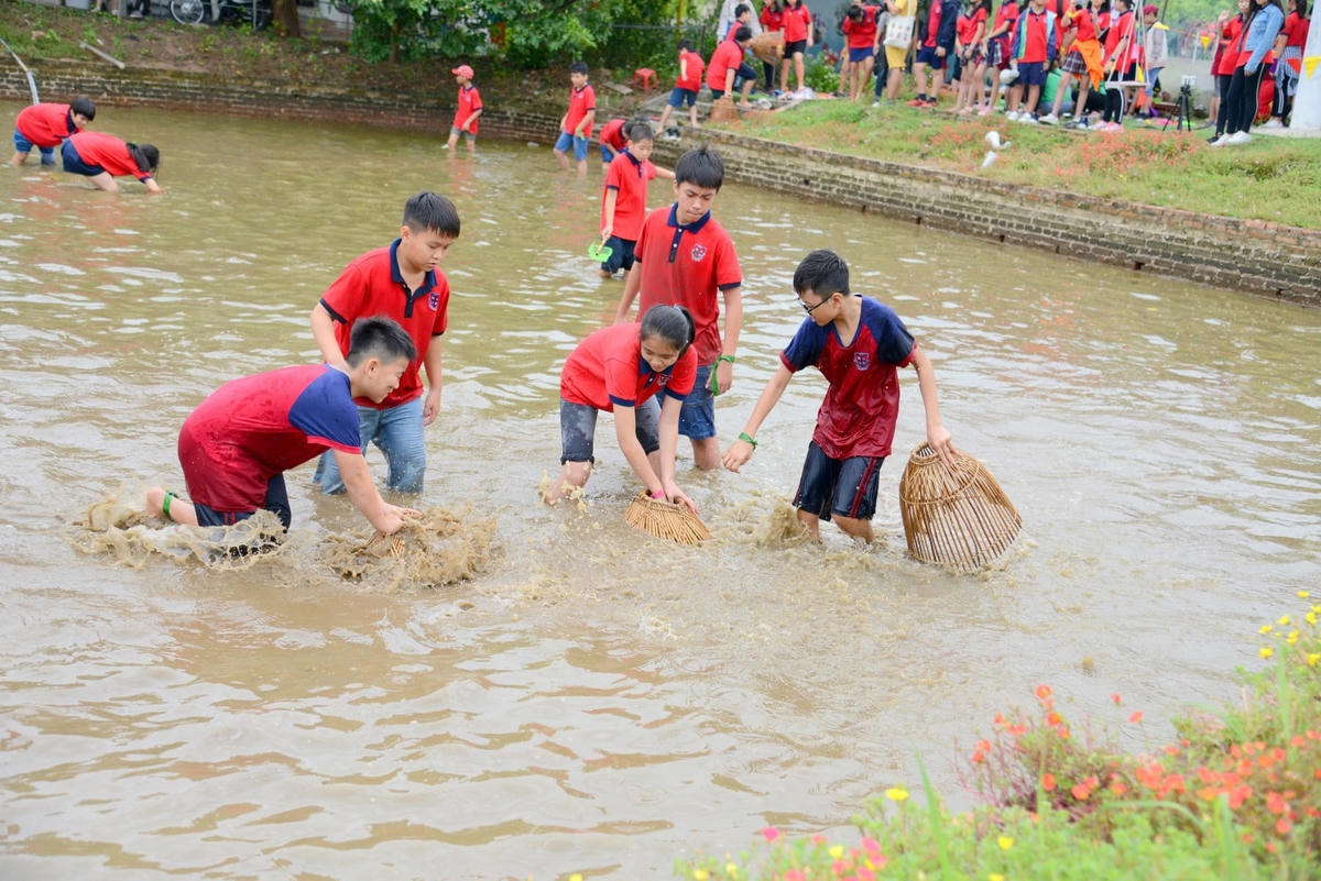 Học sinh một trường học ở Hà Nội tham gia chương trình dã ngoại, trải nghiệm (ảnh minh họa).