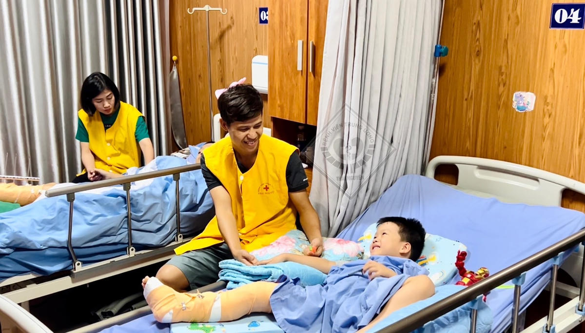 Hai bệnh nhi sau 7 ngày phẫu thuật sức khỏe đã ổn định. Ảnh: BVCC.