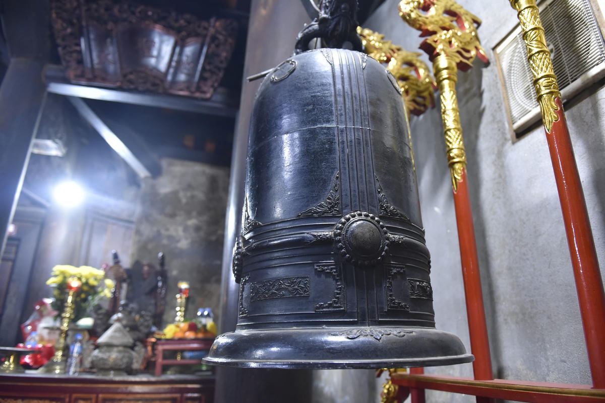 Đền Độc Cước được xây dựng vào thời Trần, được trùng tu lại nhiều lần vào thời nhà Lê. Kiến trúc của ngôi đền có giá trị cao cả về bố cục mặt bằng cũng như về nghệ thuật điêu khắc gỗ của thế kỷ XVII.   