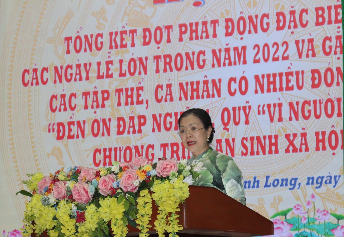 Bà Trương Thị Ngọc Ánh, Phó Chủ tịch UBTƯ MTTQ Việt Nam phát biểu tại hội nghị.  