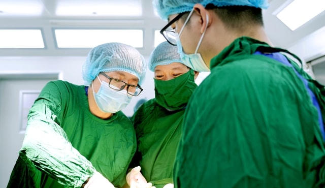 Rối loạn cương dương nặng, nam trung niên phải đặt thể hang nhân tạo- Ảnh 1.