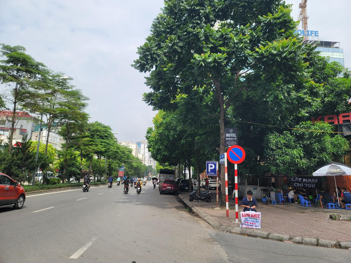 Điều khó hiểu, tại nhiều điểm ở khu vực này, biển báo 