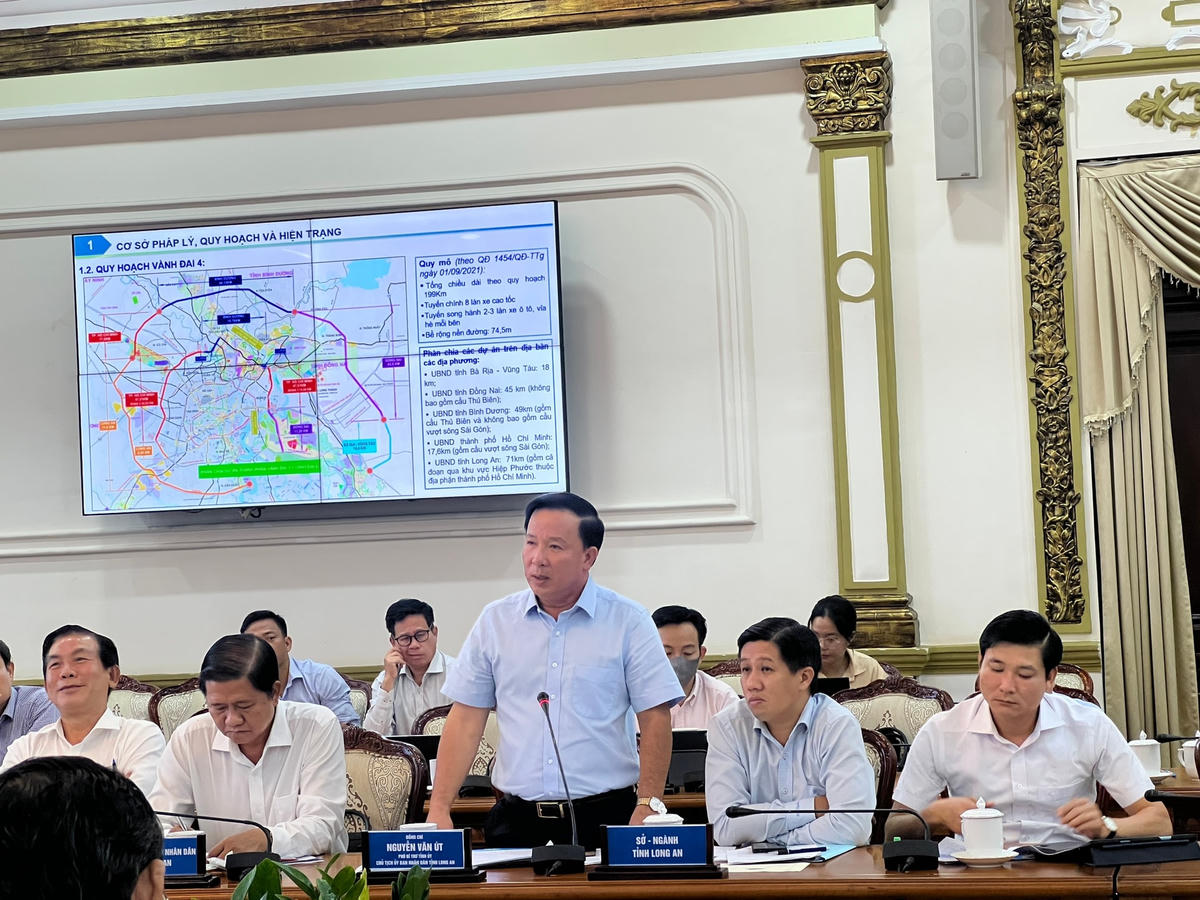 Ông Nguyễn Văn Út, Chủ tịch UBND tỉnh Long An muốn có phương án dự phòng cho nguồn vật liệu dự án.