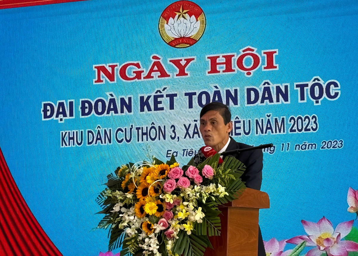 Ông Nguyễn Công Trung, UVBTV Đảng ủy, Chủ tịch MTTQ Việt Nam xã Ea Tiêu đã ôn lại lịch sử, truyền thống của MTTQ Việt Nam.