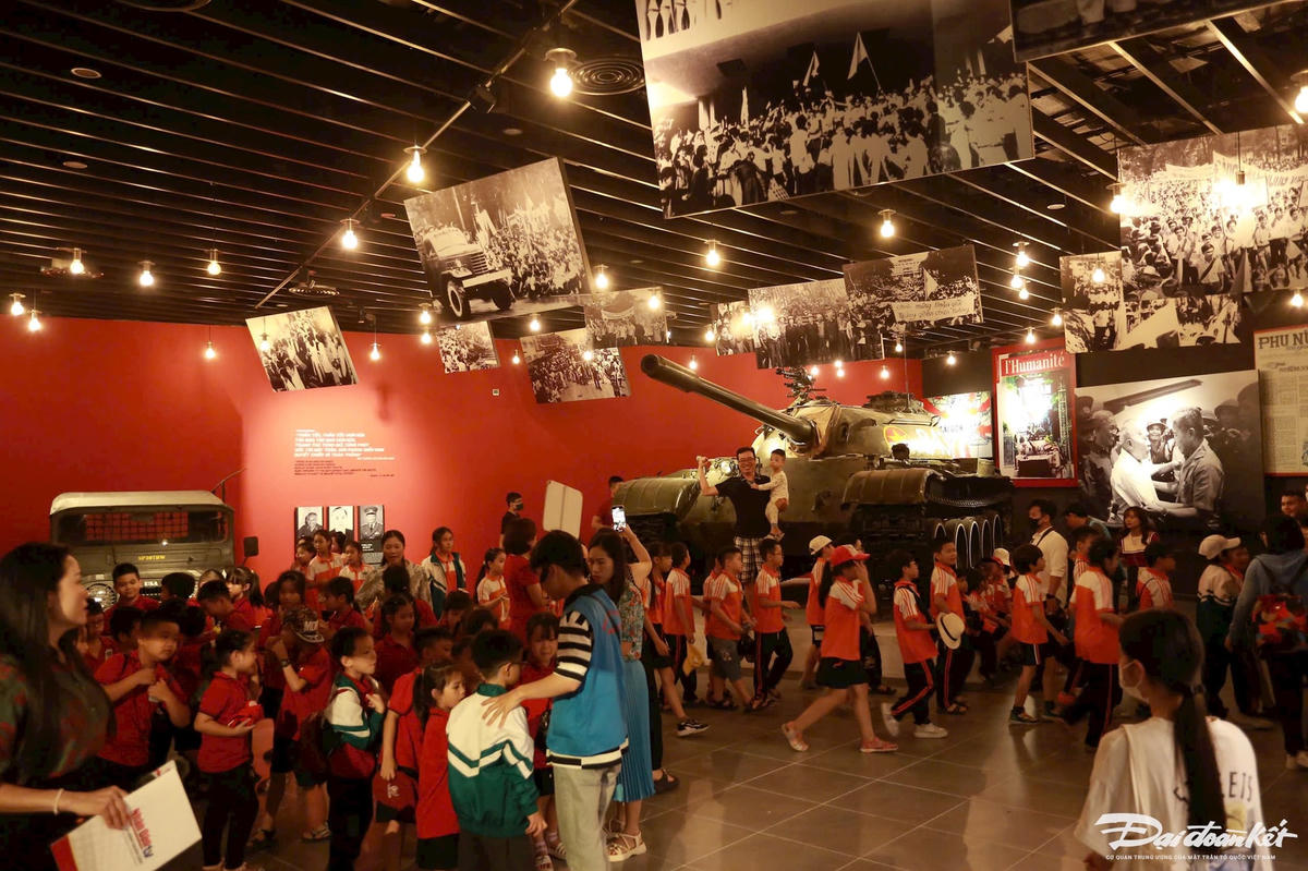 bao_tang-le-khanh15.jpg
