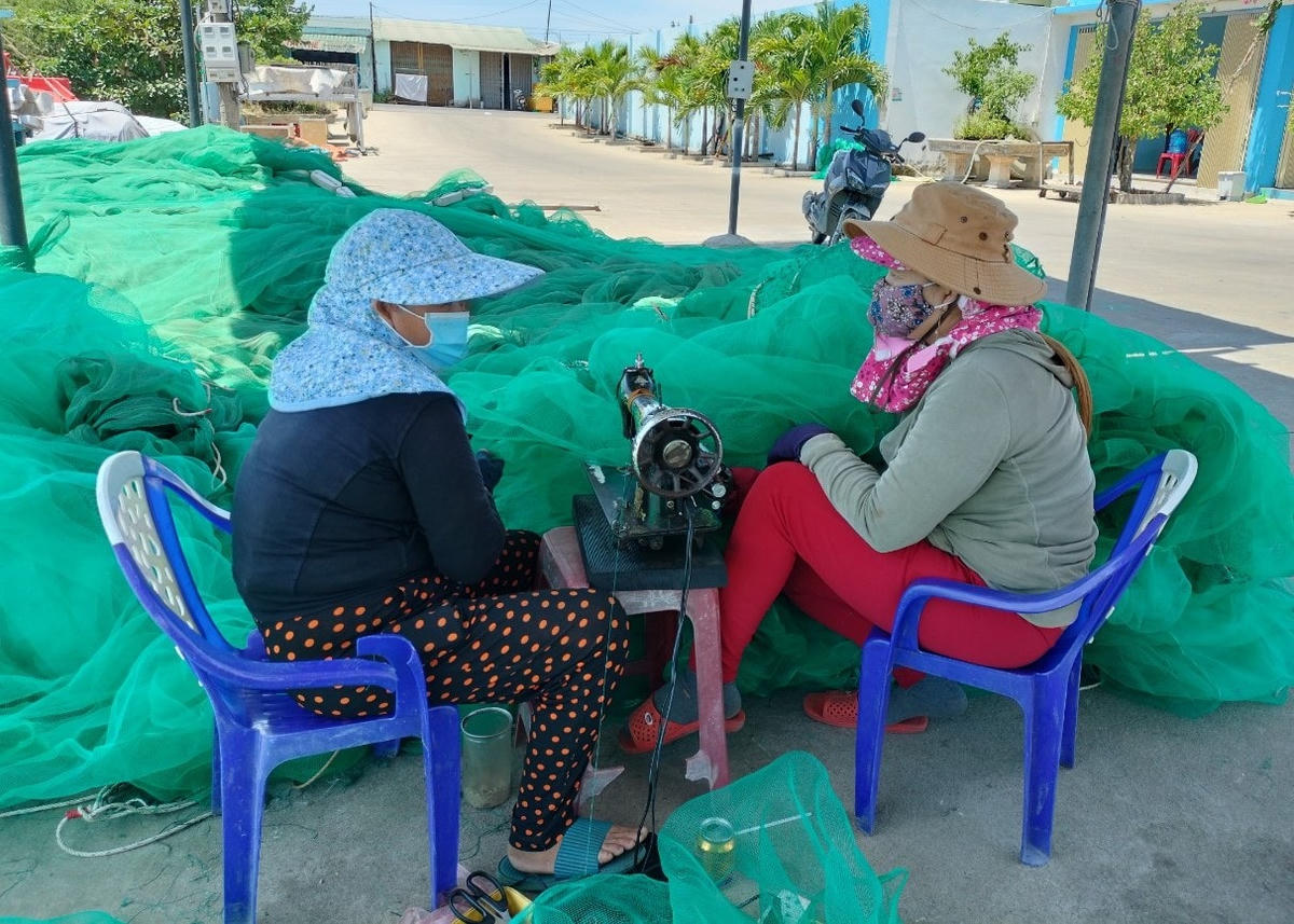 Tàu cá nằm bờ thời gian đã lâu, hậu cần nghề cá cũng ế ảm.