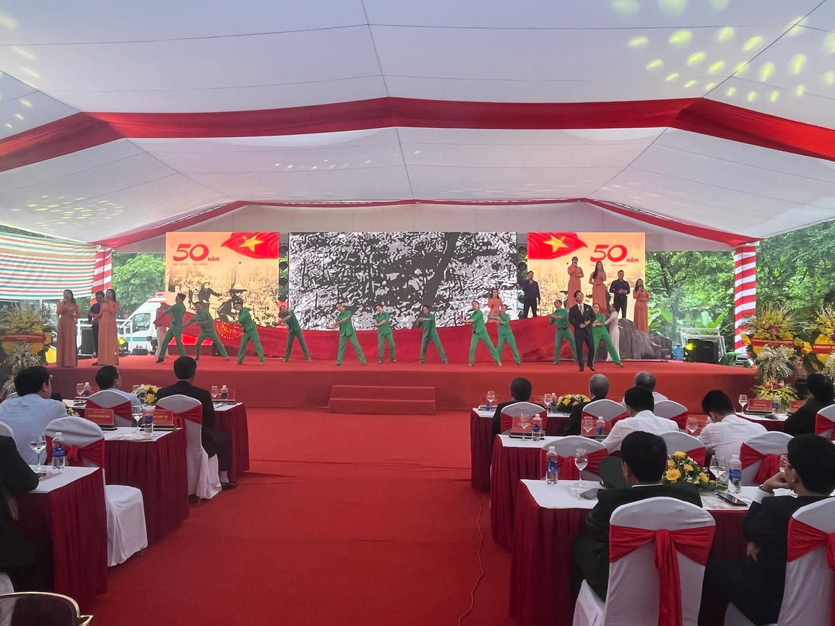 Chương trình nghệ thuật tại lễ tưởng niệm.