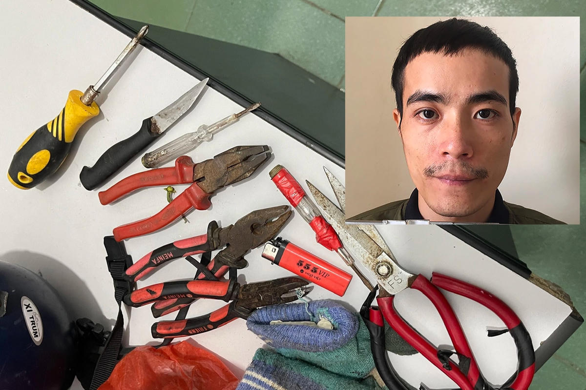 Đối tượng Trần Văn Hiếu cùng tang vật bị công an thu giữ.