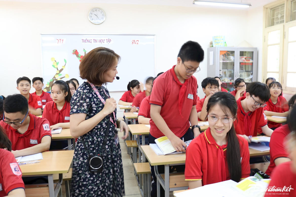 Một giờ học môn Tiếng Anh của cô và trò Trường THCS Bế Văn Đàn (quận Đống Đa, Hà Nội).