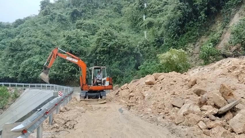 Đề phòng sạt lở đất đá ở miền núi Quảng Nam.