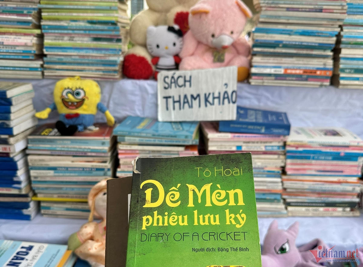 Nhiều cuốn sách hay, ý nghĩa được nhóm lựa chọn.