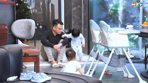 Khắc Việt điều chỉnh tính “đành hanh” của con gái Đu Đủ.