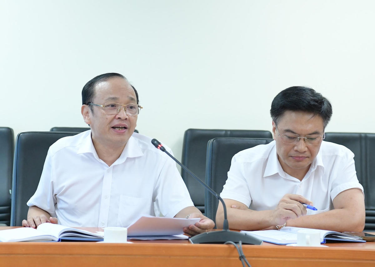 Kiểm toán trưởng KTNN khu vực I Nguyễn Anh Tuấn đề xuất các Tổ cần đặt hàng và có sự trao đổi kỹ lưỡng để các chuyên gia, đại diện Bộ, ngành, địa phương viết bài tham luận sâu, trúng vấn đề. Ảnh: Nguyễn Ly