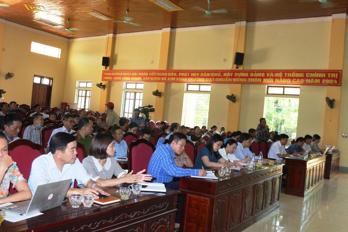 Rất đông người dân tham gia đối thoại.
