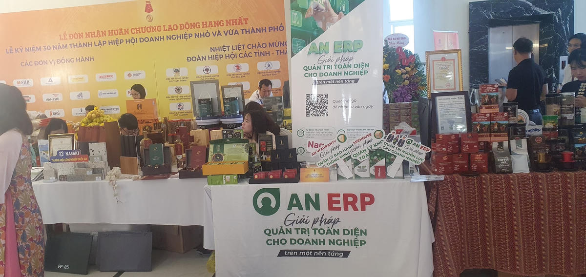 anh bai Thi truong noi dia