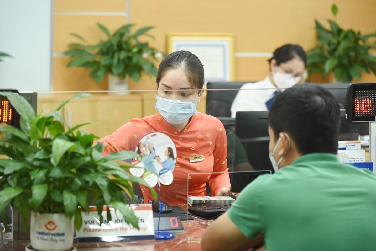 Từ đầu năm đến nay ngân hàng đã có 4 lần giảm lãi suất. Ảnh: Quang Vinh.