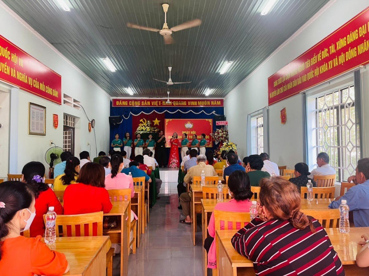 Bên cạnh những hoạt động phát triển kinh tế - xã hội, các phong trào văn hoá- văn nghệ cũng được lãnh đạo phường chú trọng.