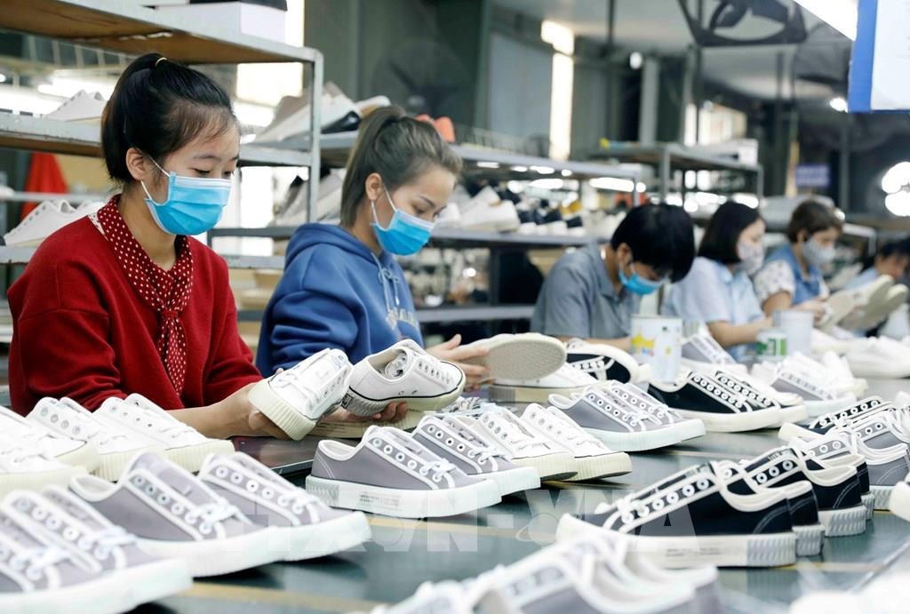 Da giày là một trong số các ngành đang gặp khó khăn phải cắt giảm lao động.