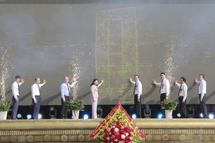 Ngày 9/11, tại Quảng trường Lam Sơn, UBND tỉnh Thanh Hóa đã khai trương hoạt động 'Trưng bày, giới thiệu sản phẩm nông sản, thực phẩm an toàn tỉnh Thanh Hoá năm 2023'.