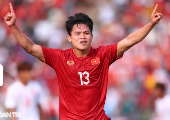 Văn Cường hoàn tất cú đúp vào lưới Myanmar. Ảnh: Dân Trí.