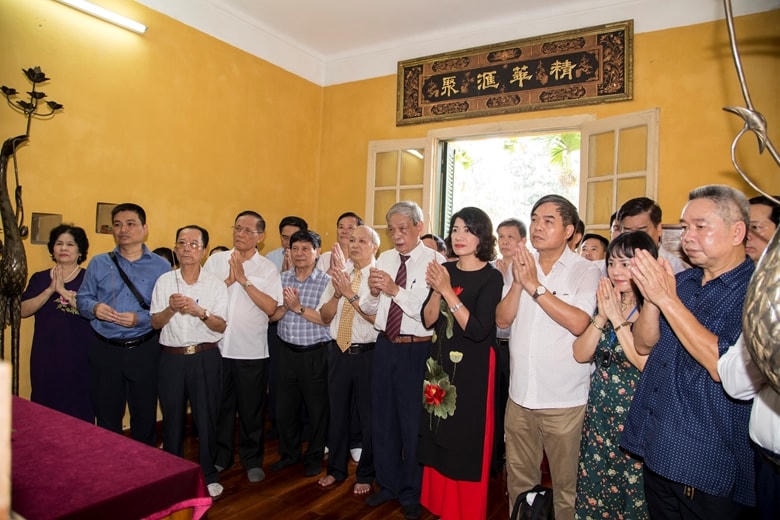 Hội đồng hương Nam Đàn tại Hà Nội dâng hương tưởng niệm Chủ tịch Hồ Chí Minh.