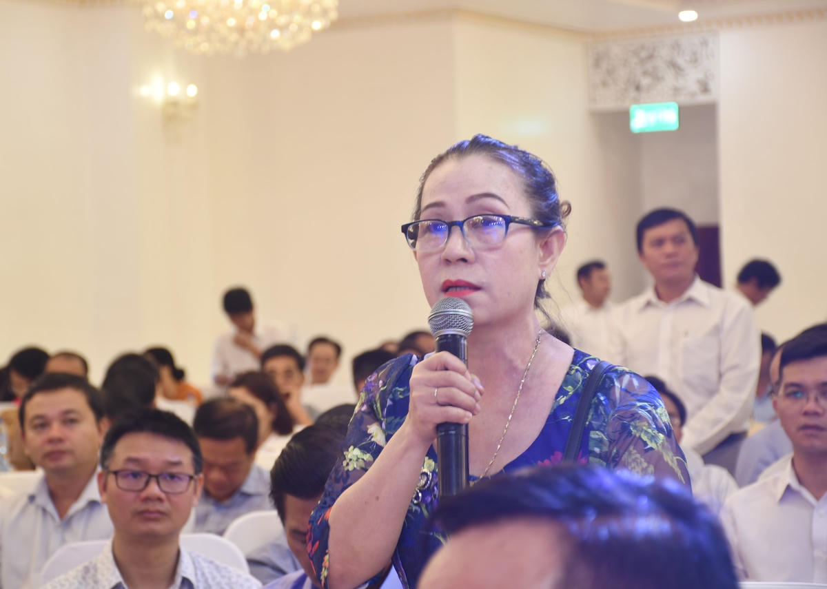 : Đại diện công ty trên địa bàn tỉnh Quảng Ngãi phát biểu ý kiến tại Hội nghị.