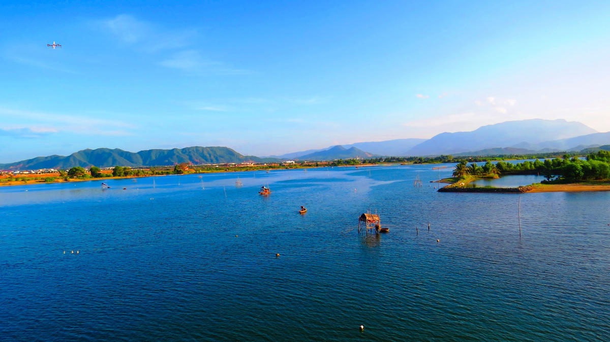 Cửa sông Nam Ô - Thủy Tú 10 năm trước. Ảnh: Thanh Tùng.