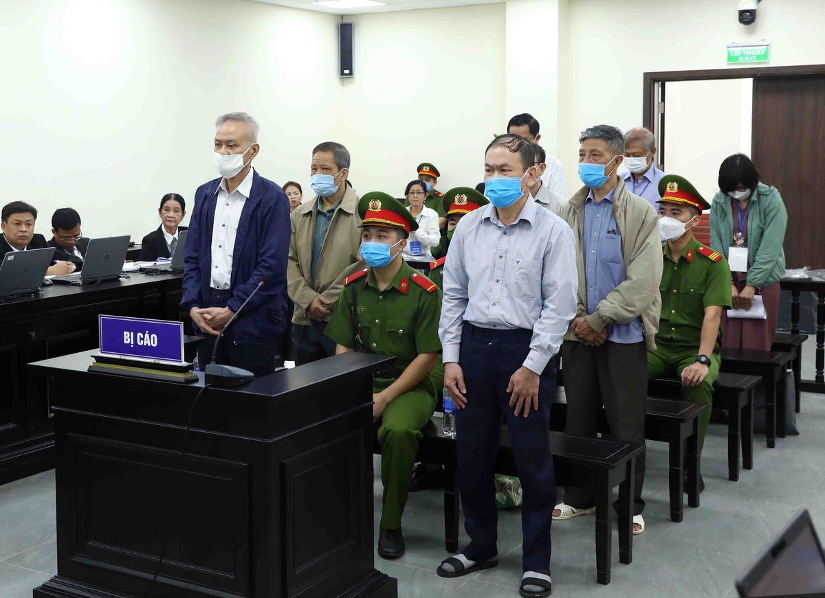 Các bị cáo tại phiên toà sơ thẩm. Ảnh: Hoàng Việt.