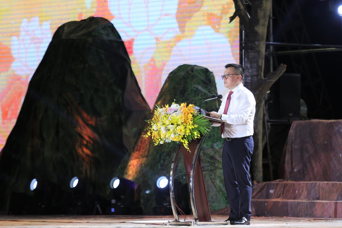 Ông Lê Quốc Minh, Tổng Biên tập Báo Nhân Dân phát biểu khai mạc chương trình.