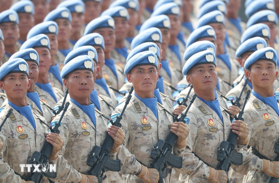 Lực lượng gìn giữ hòa bình Trung Quốc tại Lễ duyệt binh kỷ niệm 80 năm chiến thắng phátxít của nhân dân thế giới ở Bắc Kinh, ngày 3/9/2025. (Ảnh: THX/TTXVN)