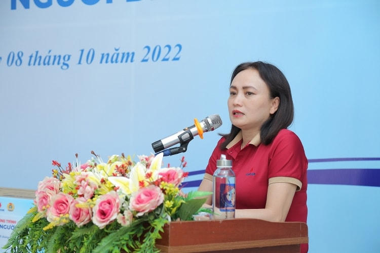 Phát biểu tại buổi trao tặng, thay mặt tập thể người lao động dầu khí, bà Nghiêm Thùy Lan, Chủ tịch CĐ DKVN bày tỏ sự chia sẻ, cảm thông với những cụ già, em nhỏ có hoàn cảnh khó khăn đang nương tựa tại Trung tâm.