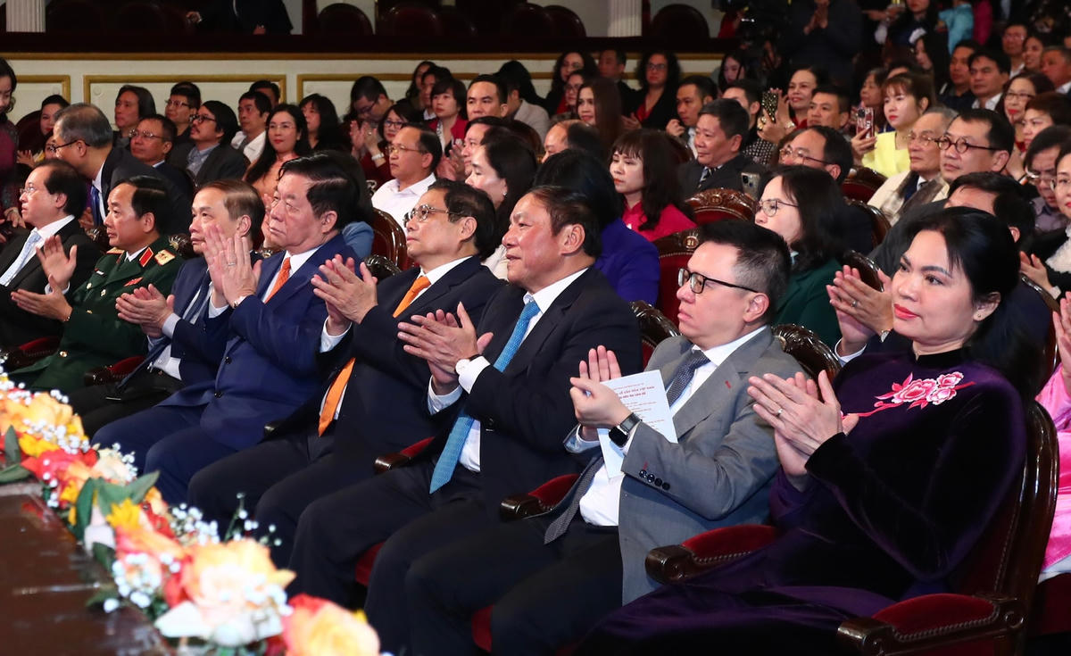 Các đại biểu dự buổi lễ. (ảnh: Trần Huấn).