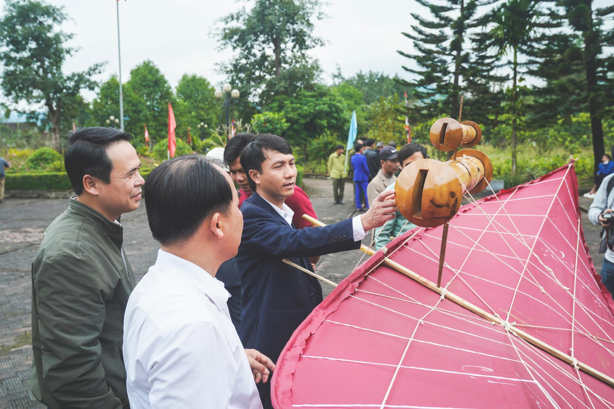 Những chiếc diều sáo đẹp mắt, đảm bảo quy định được trưng bày tại hội thi.