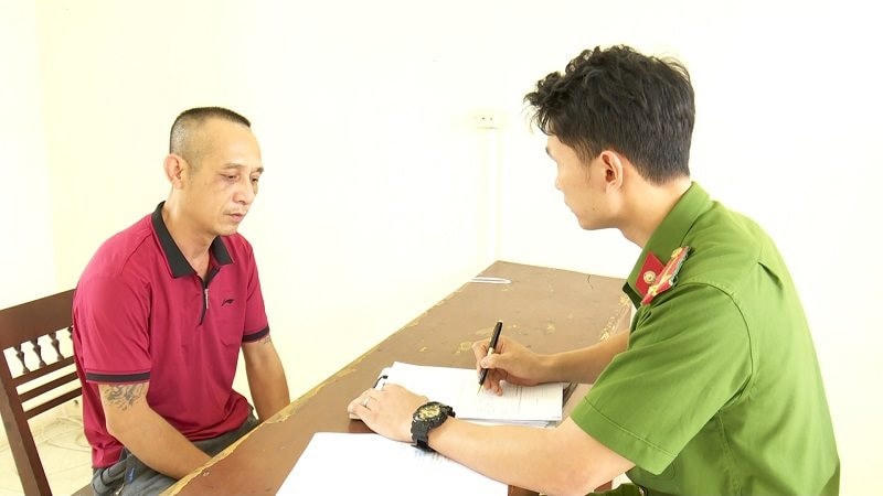 Lái xe Nguyễn Hữu Mạnh bỏ chạy khi thấy Công an yêu cầu kiểm tra nồng độ cồn.