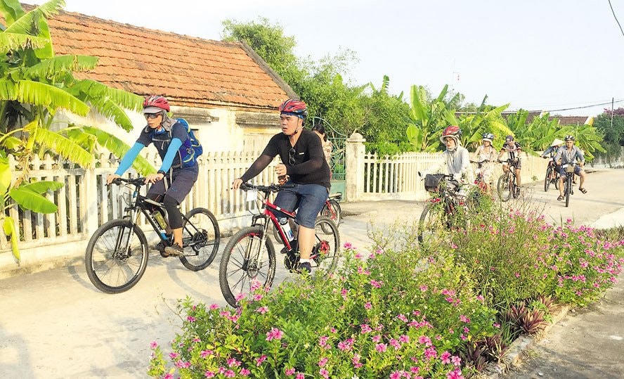 hanoimoi.com.vn-uploads-images-tuandiep-2019-08-01-_du-lich-xe-dap-copy.jpg