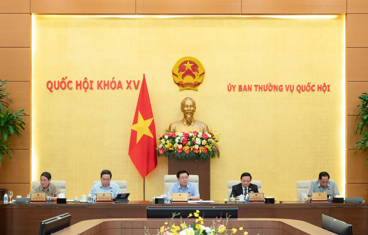 Quang cảnh phiên họp.