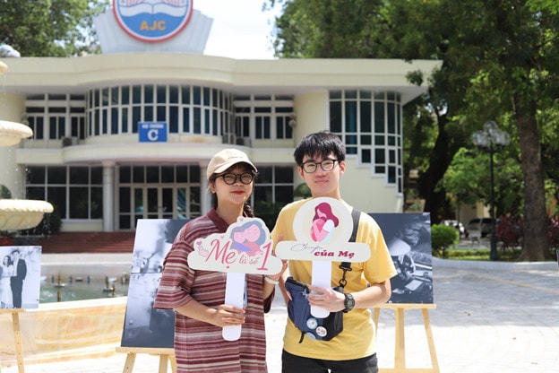 Những hoạt động như check in nhận quà…