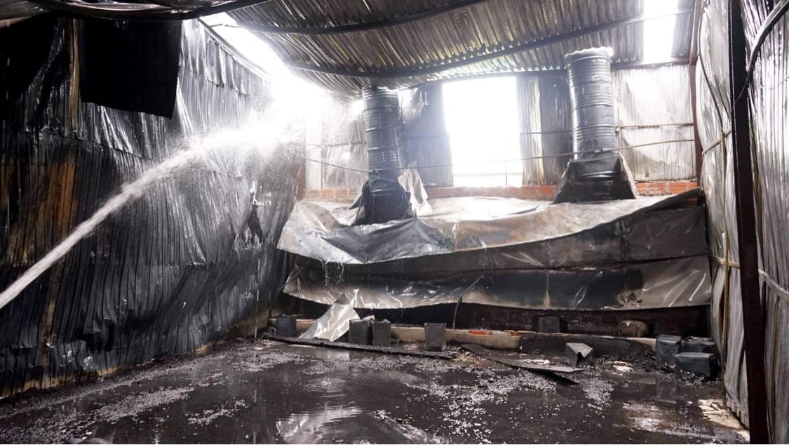 Công tác dập lửa nhanh chóng được triển khai. 