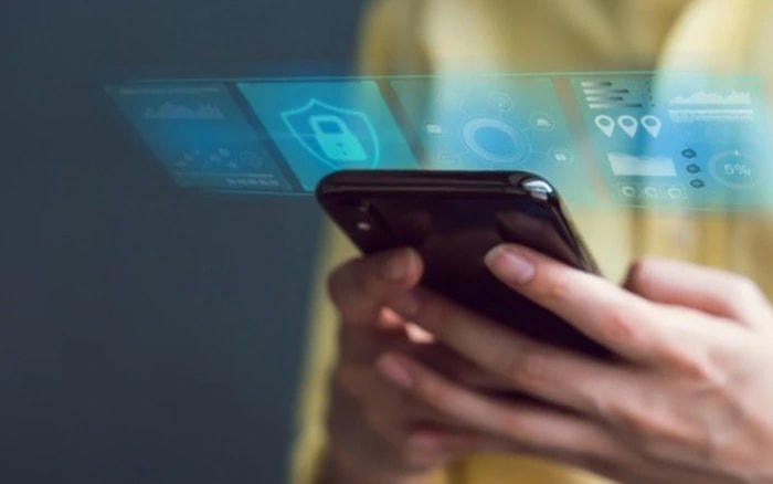 Thận trọng khi mở khóa iphone nơi công cộng. 